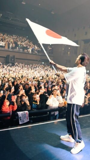 Jonas Blue Instagram - Japan! In less than a month I’ll be bringing my live show to Tokyo and Osaka. I’m also taking a few friends along with me for some very special performances 👀

Have you got your tickets yet?🇯🇵🎟️ 

@jackandjack @jpcoopermusic @willsinge