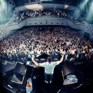 Jonas Blue Instagram - Night 2 in Osaka!!! Another night I’ll never forget… Thank you to everyone who made these shows so special! I can’t wait to see you all soon 🇯🇵🔥💙

📸: @jordanmarchand_cv