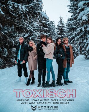 Jonas Ems Instagram - WIR HABEN ES GESCHAFFT! Unser bisher größtes Projekt „Toxisch“ @toxisch_dieserie ist nun für jeden kostenlos auf @amazonfreevee über Prime Video und den FireTV verfügbar! 🥹🎬 Wünsche euch ganz viel Spaß beim ansehen & lasst gerne eine Sternebewertung und Rezension da ☺️❤️