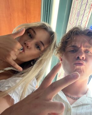 Jonas Ems Instagram - ein bisschen liebe tut meinem feed eigentlich mal ganz gut, dachte ich ❤️‍🩹🥹