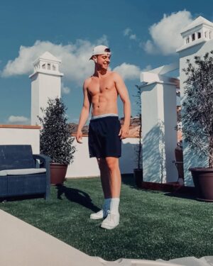 Jonas Ems Instagram - sonnige grüße von eurem lieblings fitness influencer ❤️ das letzte bild geht an das deutsche wetter