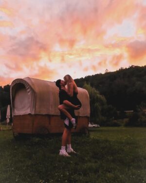 Jonas Ems Instagram - ein bisschen liebe tut meinem feed eigentlich mal ganz gut, dachte ich ❤️‍🩹🥹