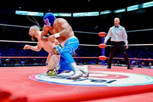 Jonathan Good Instagram - Más imágenes del épico enfrentamiento entre el CMLL y #AEW en Homenaje a #2LeyendasCMLL… ¿quién fue tu luchador favorito en esta batalla?
📸 @elfotografodelasluchas 

#CMLL #LuchaLibre #LuchaLibreMexicana #LuchaLibreCMLL #ArenaMexico #Luchador #Wrestling #MexicanWrestling #follow