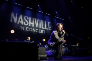 Jonathan Jackson Instagram - Being on tour with my NASHVILLE friends are some of my favorite memories from our time together. We're coming back to the UK for the #NashvilleReunionTour this October! 📷 @christiegoodwin 

Tickets are on sale now! 
tix.to/Nashville

#Nashies #Nashville #UKTour #ClareBowen #CharlesEsten #JonathanJackson #SamPalladio