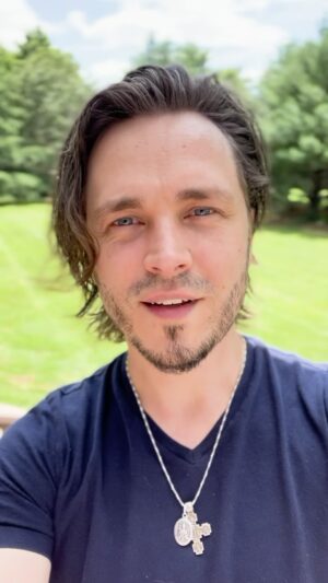 Jonathan Jackson Instagram - We’re playing select shows “Songs & Stories from Music City” on the east coast in July! 💥 

These are very unique shows including songs you love and behind the scenes you’ve never heard before. We’d love to see you there! 

Concert   VIP 🎟️: coastalentertainment.com/events (link in bio) . #Nashies #Nashville #ClareBowen #JonathanJackson #Concert @Clarembee @JonathanJacksonHQ