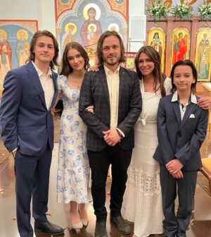 Jonathan Jackson Instagram - Christos Anesti! 
Hristos a inviat!
Khristos voskrese!
Kriste aghsdga!
Cristo e' risorto!
Christus resurrexit!
Ha Masheeha houh quam!
Le Christ est réssuscité!
Christus er oppstanden!