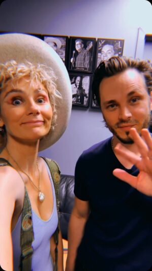 Jonathan Jackson Instagram - ‼️TODAY‼️ 1PM ‼️ @stressfactory ‼️ There are a few tickets left for the last show of our “Songs & Stories From Music City” run. We’ve had the best time, snap up the remaining tickets at the link in bio, and we’ll see you in a wee bit! ❤️✨

#jonathanjackson #clarebowen #songsandstoriesfrommusiccity #bowenyoung #brandonrobertyoung #nashvillecmt #nashvilleabc #generalhospital #bestfriendsforeverbehavingbadly #stressfactory