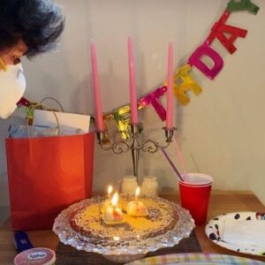 Jonathan Jafari Instagram - Not exactly how I saw my 30th birthday bash going down but you make due with what you have 😅

On a more serious note I hope all of you out there are finding your way through this madness ok, stay safe and get yourself a life partner like @chazo0 Who will improvise a birthday party out of eight month old stale pantry scraps when the going gets tough 😂😂