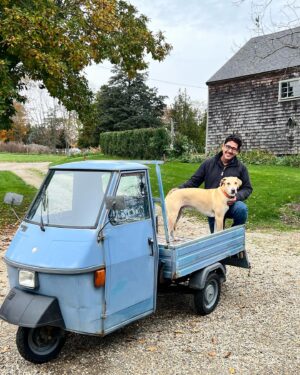 Jonathan Knight Instagram - Oliver’s new toy arrived today! Don’t tell Harley it’s really for me 😂 Vintage Piaggio Ape!