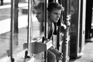 Jonathan Lipnicki Instagram - "The world is as good as you are. You've got to learn to like yourself first" -Steve McQueen 📸 @gabecreates