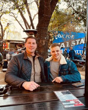 Jonathan Lipnicki Instagram - Texas 🎄🎄🎄🎄 w/ my brother @jzboyd
📷 @ktbdallas