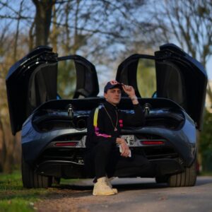 Jonathan Lourau Instagram - Technologie et nature 🚀☀️
@mclaren 
-
-
-
👇Qu’est ce que tu vas faire dès qu’on est déconfiné 😉👇
-
-
-

#igers #workout #selfie #instafit #fit #cars #photooftheday #fashion #tbt #picoftheday #me #dubai #instadaily #fun #instagood #travel #love #sport #instamood #life #happy #travel #car #motivation #paris #jonathanlourau
