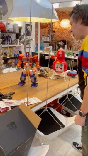 Jonathan Ross Instagram - More Optimus Prine action