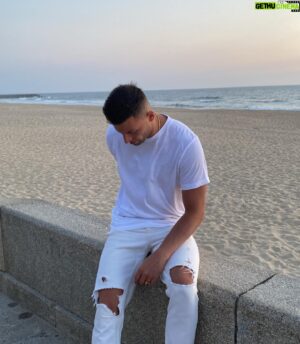 Jonathan Sampaio Instagram - We're made to grow. You either evolve or you disappear.