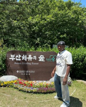 Jonathan Thona Yiombi Instagram - 느낀것이 많아 일기장에 기록했다 결론을 내리자면 나는 더 많은 곳에 가서 여러 사람을 만나고 더 많은 경험을 해야한다. 

부산광역시 기장군.. 기억하겠다.. 

안녕👋🏿
