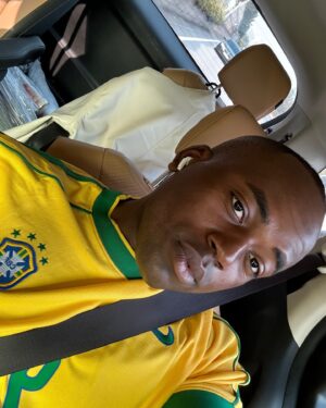 Jonathan Thona Yiombi Instagram - 토요일 전반전: 조나우두 아침에 홍천에서 멋진분들과 라이브커머스!
 마치고 천국의 계단 1시간을 올라 천국을 경험!
 따릉이 타고 잠시 용산 나들이!
 배고픔을 이기지 못해  달려서 맛있는 팬케익을 먹다!
 계획한 전반전이 잘 마무리가 되어 매우 기쁜 상태 
  후반전 매우 기대중!