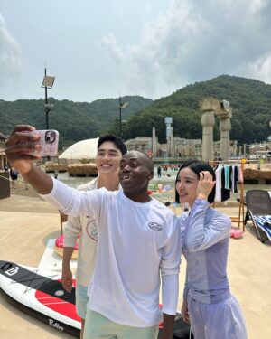 Jonathan Thona Yiombi Instagram - 토요일 전반전: 조나우두 아침에 홍천에서 멋진분들과 라이브커머스!
 마치고 천국의 계단 1시간을 올라 천국을 경험!
 따릉이 타고 잠시 용산 나들이!
 배고픔을 이기지 못해  달려서 맛있는 팬케익을 먹다!
 계획한 전반전이 잘 마무리가 되어 매우 기쁜 상태 
  후반전 매우 기대중!