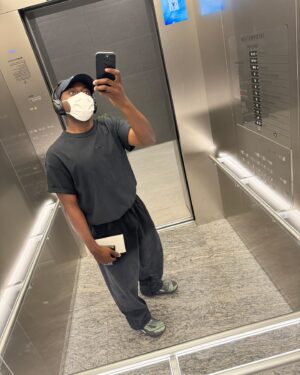 Jonathan Thona Yiombi Instagram - 감사한 하루를 보내던 와중에 문뜩 최근 꽃보다 남자 정주행을 하지 못했다는 사실이 생각이 나 러닝 하는 내내 내 머리가 나빠서를 들었다 이번에 또 정주행한다면 15번째로 보는 건데 시작하는 게 쉽지 않지만 이번 주말부터 다시 시작해야겠다 그나저나 지금 야식을 참을 수 있어야 아침에 가벼운 마음으로 일어날 텐데 매우 걱정이다 우유에 시리얼이 좋겠지?