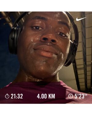 Jonathan Thona Yiombi Instagram - 감사한 하루를 보내던 와중에 문뜩 최근 꽃보다 남자 정주행을 하지 못했다는 사실이 생각이 나 러닝 하는 내내 내 머리가 나빠서를 들었다 이번에 또 정주행한다면 15번째로 보는 건데 시작하는 게 쉽지 않지만 이번 주말부터 다시 시작해야겠다 그나저나 지금 야식을 참을 수 있어야 아침에 가벼운 마음으로 일어날 텐데 매우 걱정이다 우유에 시리얼이 좋겠지?