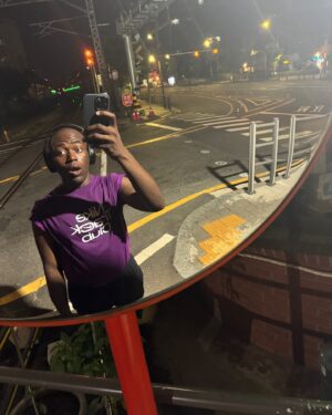 Jonathan Thona Yiombi Instagram - 감사한 하루를 보내던 와중에 문뜩 최근 꽃보다 남자 정주행을 하지 못했다는 사실이 생각이 나 러닝 하는 내내 내 머리가 나빠서를 들었다 이번에 또 정주행한다면 15번째로 보는 건데 시작하는 게 쉽지 않지만 이번 주말부터 다시 시작해야겠다 그나저나 지금 야식을 참을 수 있어야 아침에 가벼운 마음으로 일어날 텐데 매우 걱정이다 우유에 시리얼이 좋겠지?