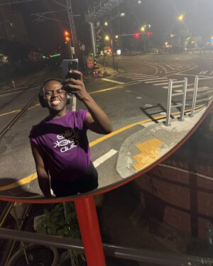 Jonathan Thona Yiombi Instagram - 감사한 하루를 보내던 와중에 문뜩 최근 꽃보다 남자 정주행을 하지 못했다는 사실이 생각이 나 러닝 하는 내내 내 머리가 나빠서를 들었다 이번에 또 정주행한다면 15번째로 보는 건데 시작하는 게 쉽지 않지만 이번 주말부터 다시 시작해야겠다 그나저나 지금 야식을 참을 수 있어야 아침에 가벼운 마음으로 일어날 텐데 매우 걱정이다 우유에 시리얼이 좋겠지?