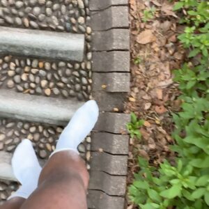 Jonathan Thona Yiombi Instagram - 좋은 아침이다 진짜! 요즘은 일찍 눈이 떠진다 왜 그러는지는 모르겠다 그렇게 노력해도 늦잠을 자다가 알아서 일찍 일어나지니 신기하고 거스르기는 싫다 이 흐름을 계속 타야 할 거 같다! 내가 제일 일찍 일어났다고 자신하며 나왔는데 운동장에 도착한 순간 누군가는 벌써 운동을 마치고 나가는 걸 보고 저게 가능한가 싶었다 대단한 사람들은 너무 많다 더 겸손해야 할거 같다 ;; 하지만 하루를 멋지게 시작한 나도 너무 멋있다 조나단은 정말 멋지다!
 좋은 하루 보내게요들!