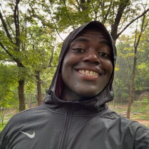 Jonathan Thona Yiombi Instagram - 좋은 아침이다 진짜! 요즘은 일찍 눈이 떠진다 왜 그러는지는 모르겠다 그렇게 노력해도 늦잠을 자다가 알아서 일찍 일어나지니 신기하고 거스르기는 싫다 이 흐름을 계속 타야 할 거 같다! 내가 제일 일찍 일어났다고 자신하며 나왔는데 운동장에 도착한 순간 누군가는 벌써 운동을 마치고 나가는 걸 보고 저게 가능한가 싶었다 대단한 사람들은 너무 많다 더 겸손해야 할거 같다 ;; 하지만 하루를 멋지게 시작한 나도 너무 멋있다 조나단은 정말 멋지다!
 좋은 하루 보내게요들!