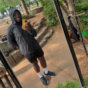 Jonathan Thona Yiombi Instagram - 좋은 아침이다 진짜! 요즘은 일찍 눈이 떠진다 왜 그러는지는 모르겠다 그렇게 노력해도 늦잠을 자다가 알아서 일찍 일어나지니 신기하고 거스르기는 싫다 이 흐름을 계속 타야 할 거 같다! 내가 제일 일찍 일어났다고 자신하며 나왔는데 운동장에 도착한 순간 누군가는 벌써 운동을 마치고 나가는 걸 보고 저게 가능한가 싶었다 대단한 사람들은 너무 많다 더 겸손해야 할거 같다 ;; 하지만 하루를 멋지게 시작한 나도 너무 멋있다 조나단은 정말 멋지다!
 좋은 하루 보내게요들!