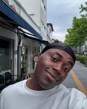 Jonathan Thona Yiombi Instagram - 오늘은 24년6개월 동안 흑인으로 살면서 듀렉의 정의 개념, 쓰는 법을 처음  알고 익힌 날이다.

;;;;;;;;;;