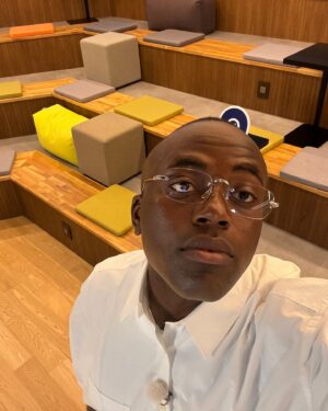 Jonathan Thona Yiombi Instagram - 오늘은 24년6개월 동안 흑인으로 살면서 듀렉의 정의 개념, 쓰는 법을 처음  알고 익힌 날이다.

;;;;;;;;;;