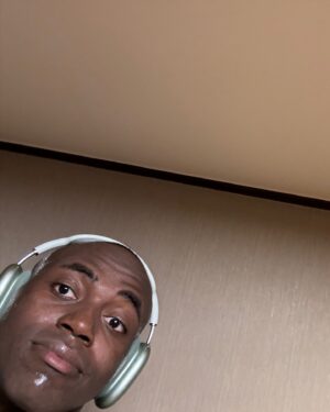 Jonathan Thona Yiombi Instagram - 오늘은 24년6개월 동안 흑인으로 살면서 듀렉의 정의 개념, 쓰는 법을 처음  알고 익힌 날이다.

;;;;;;;;;;