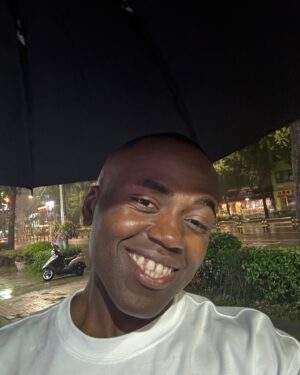 Jonathan Thona Yiombi Instagram - 오늘은 24년6개월 동안 흑인으로 살면서 듀렉의 정의 개념, 쓰는 법을 처음  알고 익힌 날이다.

;;;;;;;;;;