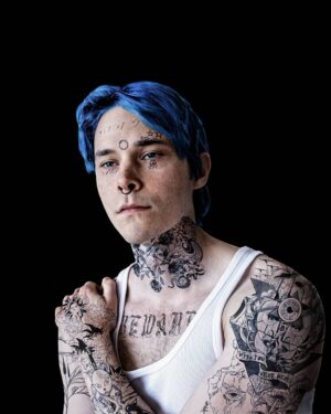 Jonathan Whitesell Instagram - Jonny Rae ⛼

"I know that I'm nothing like someone her family want me to be.
If I find a way, would you walk it with me?"

I felt inspired by the late Lil Peep's music and wanted to form how I'd look as a tattooed rapper... 🖤