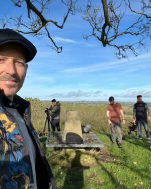 Jonnie Irwin Instagram - Good news to start the week, there’s a brand new episode of @escape_country airing tomorrow on @bbcone at 3 pm and it’s one of mine! I head down to Somerset and look at some fantastic rural properties in some beautiful locations. Plus I also get to visit a cider farm- perks of the job. Hope you enjoy! #countryside #somerset #cider #rural #property #countryside #bbciplayer #apples