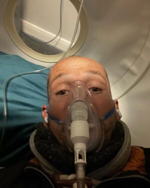 Jonnie Irwin Instagram - The wait for more scans is frustrating when you know the cancer is on the move again. Meanwhile there’s stuff I can do to make the terrain as tough as possible for growth and the ladies down at @sereniti_health are part of my team of suppliers for various therapies. I’d recommend this place to anyone wanting to tap into a healthier lifestyle. Big shout as always goes to @how_to_starve_cancer who’s constant help has a huge impact. #respect
