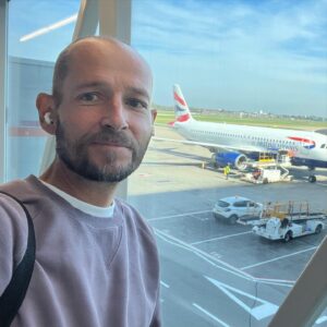 Jonnie Irwin Instagram - I’m smiling as I’ve just had a very positive experience. Flying out of Newcastle airport is usually a breeze as it was today. I took a connecting flight with @british_airways and someone didn’t get to the plane on time. We then had to wait for the baggage crew to find the 4 bags (someone’s got a very painful day ahead!). What struck me was how calm all the passengers remained- many like me getting connecting flights. But then we we treated like customers not cattle, kept fully aware and all the passengers responded in kind. #respect #travel
