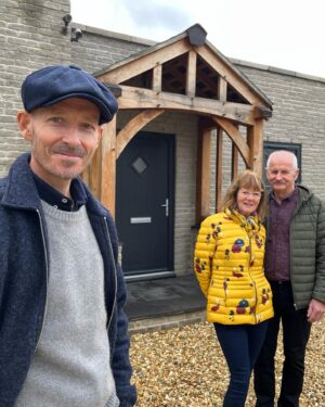 Jonnie Irwin Instagram - Good news to start the week, there’s a brand new episode of @escape_country airing tomorrow on @bbcone at 3 pm and it’s one of mine! I head down to Somerset and look at some fantastic rural properties in some beautiful locations. Plus I also get to visit a cider farm- perks of the job. Hope you enjoy! #countryside #somerset #cider #rural #property #countryside #bbciplayer #apples