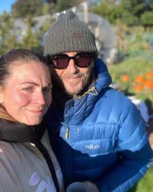 Jonnie Irwin Instagram - Probs should’ve stayed inside with my chest infection but would’ve got too much FOMO missing out on visiting uncle @maccaholmes allotment. Sometimes I need a push and seeing the lads enjoy picking some apples, and pumpkins was superb. Unfortunately feeding @jessofjesmond obsession with Halloween is a downside!
#allotment #homegrown #pumpkin #halloween #familytime #toon #greenfingers