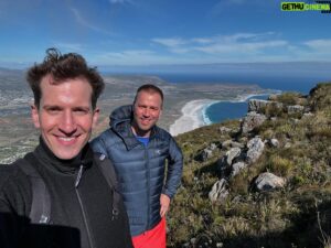 Jonny Fischer Instagram - Ändlich simmer wider i üsem zweite Dihei! Glücklich, zfride, ganz bi mir.. sooo es Privileg☝🏽🙏🏼 Und das mit mim liebte @michi_eats_out …❤️‍🔥 #southafrica #westerncape #capetown #secondhome #autumn #holiday #loveofmylife #recovery #feelingathome #privilege #happy #gaytravel #gaycouples