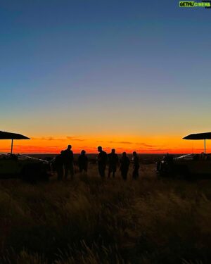 Jonny Fischer Instagram - Unheimlich beidruckende Usflug in d Kalahari. D Schönheit vo de Natur wo eim demüetig macht. #blessed #happy #überwältigt #kalahari #safari #southafrica #nature #instagay @michi_eats_out @tswalu