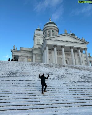 Jonny Fischer Instagram - Zweitletschte Halt vo üsere Nord-Reis: Helsinki. Die nördlichsti Hauptstadt vo Europa. Super schön, super chalt, empfehlenswert…. Jetzt na es paar Tag in en Blockhütte, bevor s bruefliche 2024 afaht😍 @michi_eats_out #helsinki #finnland #travel #north #winter #citytrip #roundtrip #gaytravel #gaycouplegoals