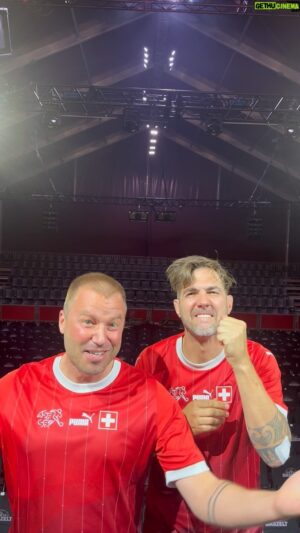 Jonny Fischer Instagram - Mir sind mit eu Jungs! Mit viel Herzbluet und Liideschaft! 🇨🇭🤞💪

#euro2024 #fussball #hoppschwiiz 

@shaqirixherdan 
@granitxhaka 
@manuelobafemiakanji 
@swissicehockeyfederation