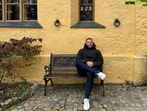 Jonny Fischer Instagram - Herbst im schönen Allgäu, mit meinem Lieblings-Prinzen… @michi_eats_out @hanusel.hof #allgäu #schlossneuschwanstein #bayern #schlosshohenschwangau #herbst #love #gaylove #gaycouples