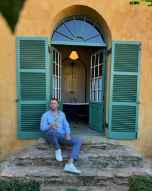 Jonny Fischer Instagram - No words needed!!! #thankful #reloading #happyplace #southafrica #westerncape #capetown #secondhome #montagu #tablemountain #winelover #winetasting #hiking #gaytravel #gaycouples @michi_eats_out @volvocarsa @volvocarch special thanks @simssays and @kapweine @jonkmanshof