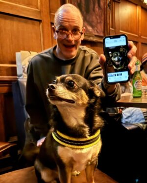 Jonny Lee Miller Instagram - With Harley at the pub. 📸 by @nikihulme