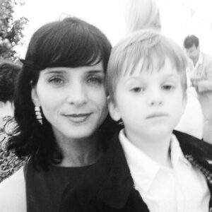 Jonny Lee Miller Instagram - Happy Mother’s Day to the powerful @msmichelehicks ❤️