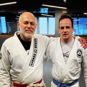 Jonny Lee Miller Instagram - Class with master @mauriciogomes.bjj !!! Learned a nasty collar choke from closed guard. 🧨💥