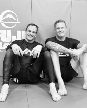 Jonny Lee Miller Instagram - Sad to be leaving the awesome people at @rogergracieacademy as I head home. Friendly place, world class instruction, with actual jiu jitsu legends walking the halls. Aside from that, walking into a martial arts gym is a wonderful way to connect to a place/city in ways you never imagined.
Oss. 👊🙏