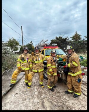 Jonny Lee Miller Instagram - Saturday drills. Just a quick 4 1/2 connection to hydrant and ran the cross lay to the beach. You know how it is. #firefighter