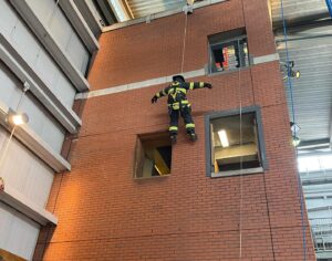 Jonny Lee Miller Instagram - Last week on International Firefighters Day, I had the honour of attending @learyfirefighters 8th annual firefighter challenge event at @fdny Academy “The Rock”. Instructors took a variety of celebrities, donors and firefighters (which I am lucky to now call myself) through a series of training evolutions and live fire drills. It was wonderful to pick the brains of amazing instructors and experience such an excellent facility, which has everything a firefighter could imagine, including its own mock up subway station and now (thanks to the Leary Foundation) a high rise simulator. @learyfirefighters does incredible work all across the country, quickly turning cash into much needed equipment to plug the holes in underfunded departments. Making sure that when you need someone in your darkest hour, they will be ready.
Thank you @denisleary @learyfirefighters @fdnyfoundation @bobby1960 and all the staff and instructors who showed us such expertise, humor and respect. ♥️